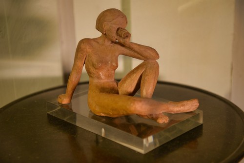 Terracotta sculpture woman - terracotta,