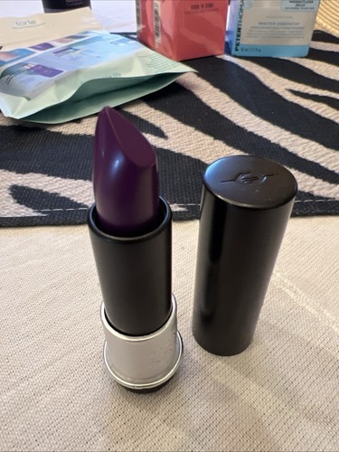 Make forever artist rouge - up,