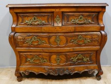 Bordeaux dresser in solid walnut, Louis XV era, 18th century 