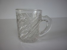 Tasse en verre moulé de