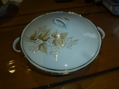 Soupière décor feuille en - feuille,,