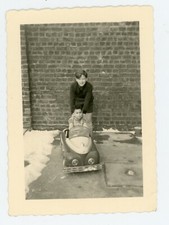 PHOTO photograph circa 1950 snapshot, TOY TOY pedal car pedal car