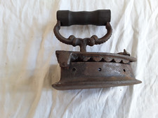 ANCIEN FER A REPASSER A BRAISE