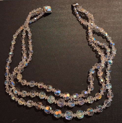 Collier ancien trois rangs - , en