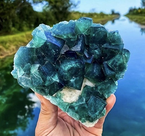 Gros cube fluorite verte - de,