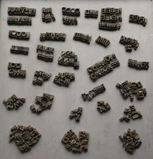 Lot de caractères à dorer matériel reliure dorure ancien cuir bronze laiton 