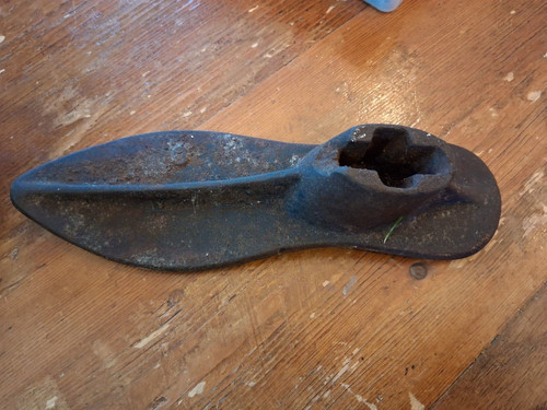 Ancien pied femme enclume