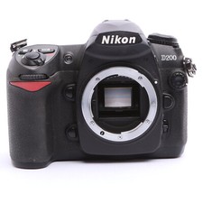 APPAREIL PHOTOS NUMERIQUE NIKON D200  + OBJECTIF NIKKOR 18-55mm DX VR  + ACCESS.