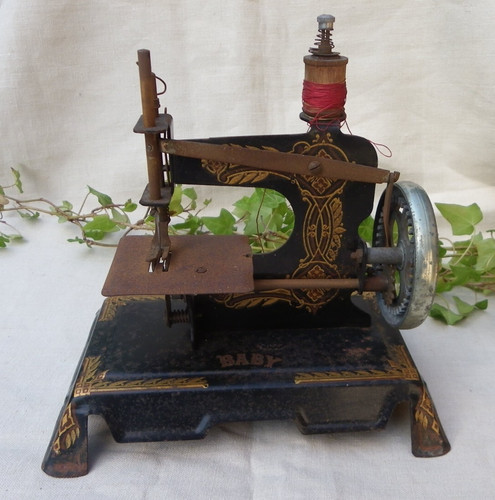 Ancienne petite machine - petite, À