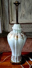 Belle lampe en porcelaine de