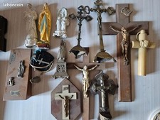 Lot d'anciens objets religieux