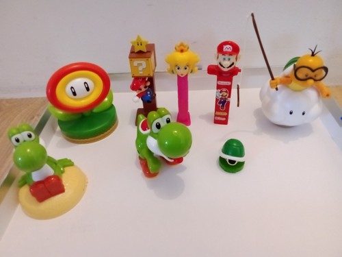 Lot figurines 1 lampe - +,