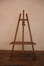 Petit chevalet en bois.