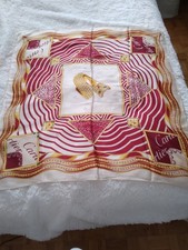 FOULARD CARTIER en soie roulotté à la main