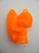 PVC figurine KIKI cadeau surprise lessive BONUX Monchichi SURFEUR Orange Fluo