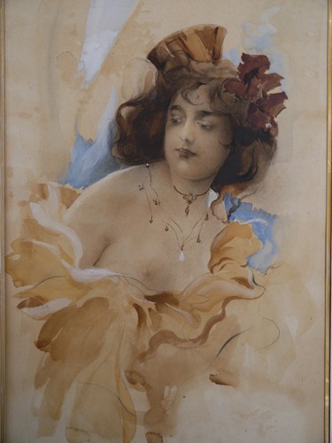 Femme buste dénudé vers