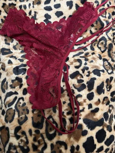 String femme dentelle bordeaux