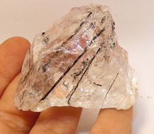 Longues Inclusions Tourmaline dans Quartz Cristallin 5.5x4.5cm minéral pierre