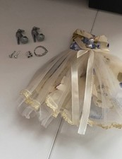 Magnifique robe et accessoires pour poupée Barbie