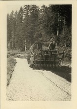ANTIQUE PHOTO - VINTAGE SNAPSHOT - WORKER ROAD LADYER WORK - WORK ROAD