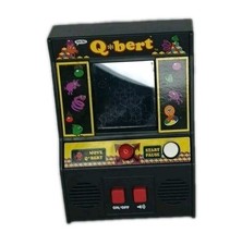 Q*bert 2016 Mini Handheld Arcade Classic Video Game Tested /Working 