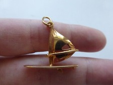 pendentif neuf plaqué or poinçon voilier 2,5x2cm  2gr (dimensions sans la bélièr