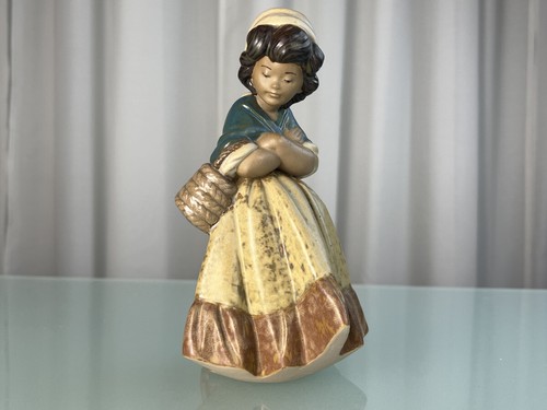 Figurine porcelaine de - figurine,
