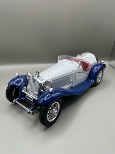 R899 voiture miniature - r899, 1/18