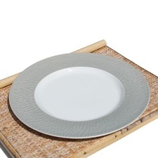 Grande assiette de présentation en porcelaine Guy Degrenne modèle Boréal satin