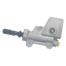 Maître cylindre frein