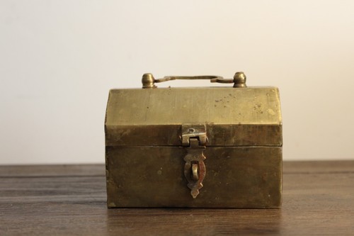 Ancienne petite boîte coffre