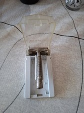 Rasoir mécanique dans boîte