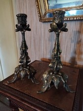 Paire de Bougeoirs en Bronze Décor de Feuilles de Chêne et Glands