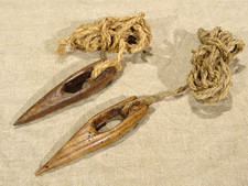 2 anciens outils  clé à foin