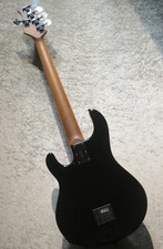 Sterling Music Man Darkray 5 basses noires utilisées distorsion de 4,7 kg