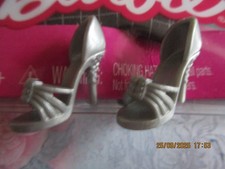 BARBIE DOLL / PAIR OF SHOES: BOOTS, PUMPS ..... (118)