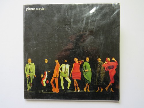 Pierre cardin exposition au - -,