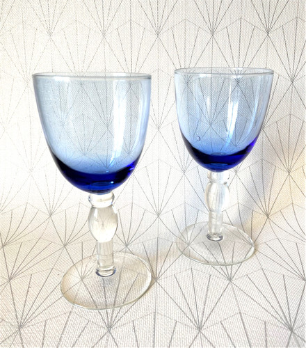 Deux jolis verres à - ,