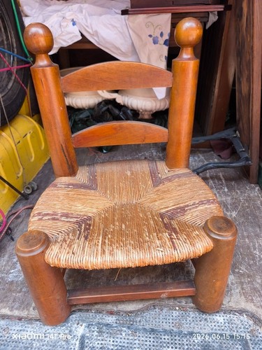 Chaise basse brutaliste - chaise,