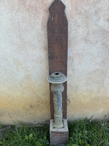 Pompe eau manuelle ancienne - à,