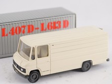 Cursor Modell 1/50 Fourgon Mercedes Benz L407D-L613D 475 Blanc cassé