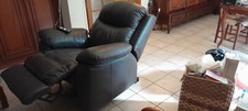 Fauteuil relax électrique. Poche sur le côté. Cuir marron. Etat impeccable
