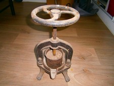 pressoir a jus en fonte vintage hauteur 23 cm/ 7.600 KG