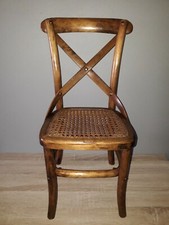 chaise d'enfant en bois