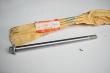 Axe de roue avant SUZUKI  125