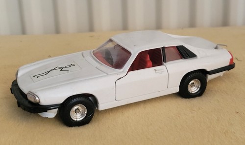 Ancienne voiture corgi - voiture, jaguar