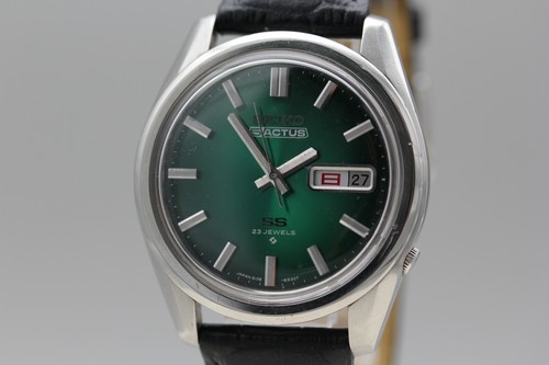 Presque comme neuve montre - *presque, neuve*