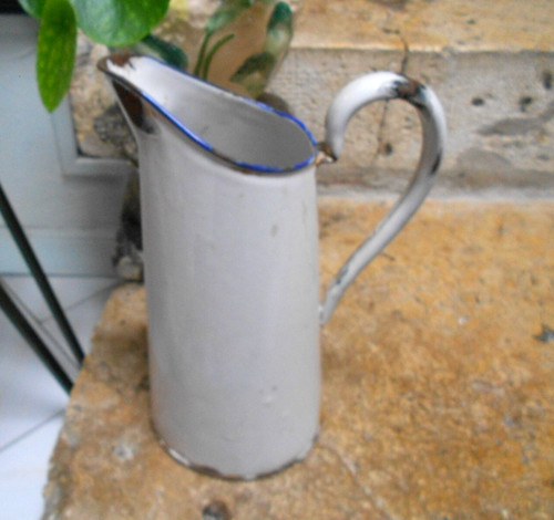 Ancien broc pichet blanc - broc, en