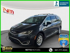 2020 Chrysler Pacifica Touring L Minivan 4D