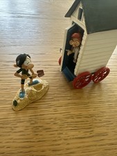 Gaston Et Mlle Jeanne Sortant